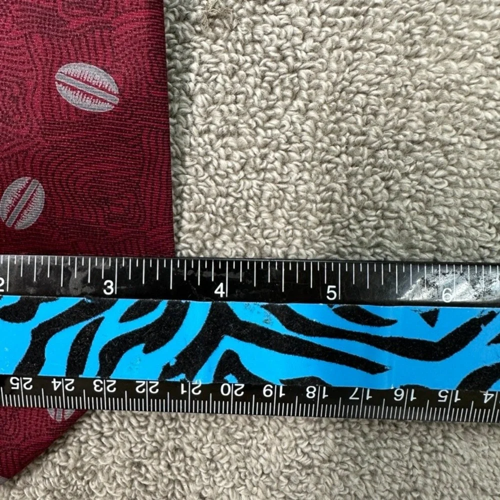 Guy Laroche Paris Monsieur Silk Tie Burgundy Red Silver Oval Pattern Mens Tie